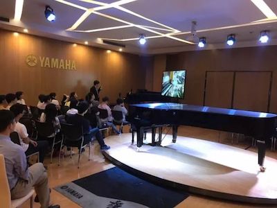 AG真人特邀艺术家浙江音乐学院钢琴系丁阳博士Hybrid远程教育大师班+音乐会圆满成功