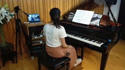 AG真人特邀艺术家浙江音乐学院钢琴系丁阳博士Hybrid远程教育大师班+音乐会圆满成功