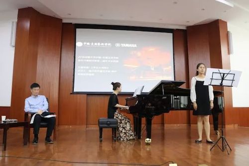 AG真人艺术家石叔诚与特邀艺术家顾平受邀于成都大学东盟艺术学院、音乐与舞蹈学院艺术实践周开展公开课