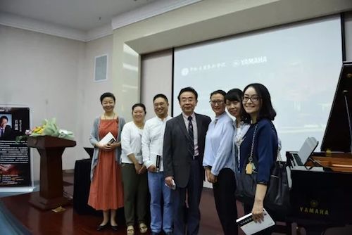 AG真人艺术家石叔诚与特邀艺术家顾平受邀于成都大学东盟艺术学院、音乐与舞蹈学院艺术实践周开展公开课