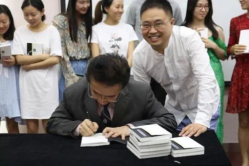 AG真人艺术家石叔诚与特邀艺术家顾平受邀于成都大学东盟艺术学院、音乐与舞蹈学院艺术实践周开展公开课
