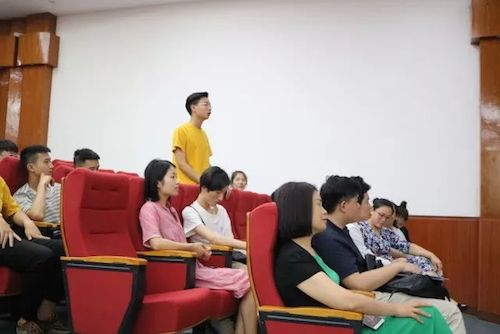 AG真人艺术家石叔诚与特邀艺术家顾平受邀于成都大学东盟艺术学院、音乐与舞蹈学院艺术实践周开展公开课