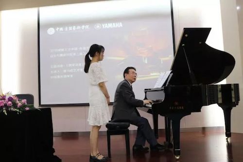 AG真人艺术家石叔诚与特邀艺术家顾平受邀于成都大学东盟艺术学院、音乐与舞蹈学院艺术实践周开展公开课
