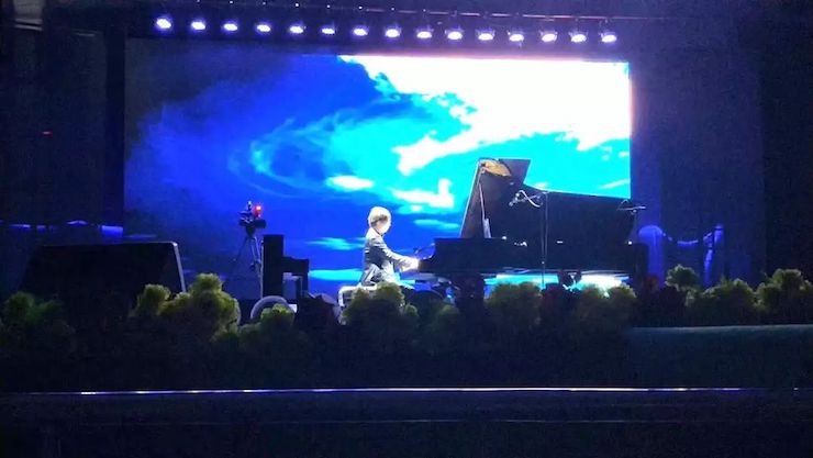 AG真人艺术家宋思衡“80后的时光机”多媒体音乐会内蒙古巡演圆满落幕
