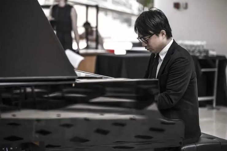 宋思衡的“宅抗疫” | 挑战主播、筹集口罩、闭关作曲，这位取消了20场演出的钢琴家原来这么忙！