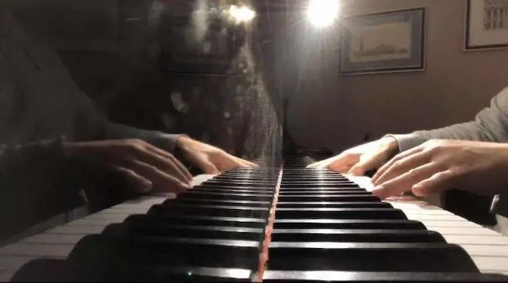 宋思衡的“宅抗疫” | 挑战主播、筹集口罩、闭关作曲，这位取消了20场演出的钢琴家原来这么忙！